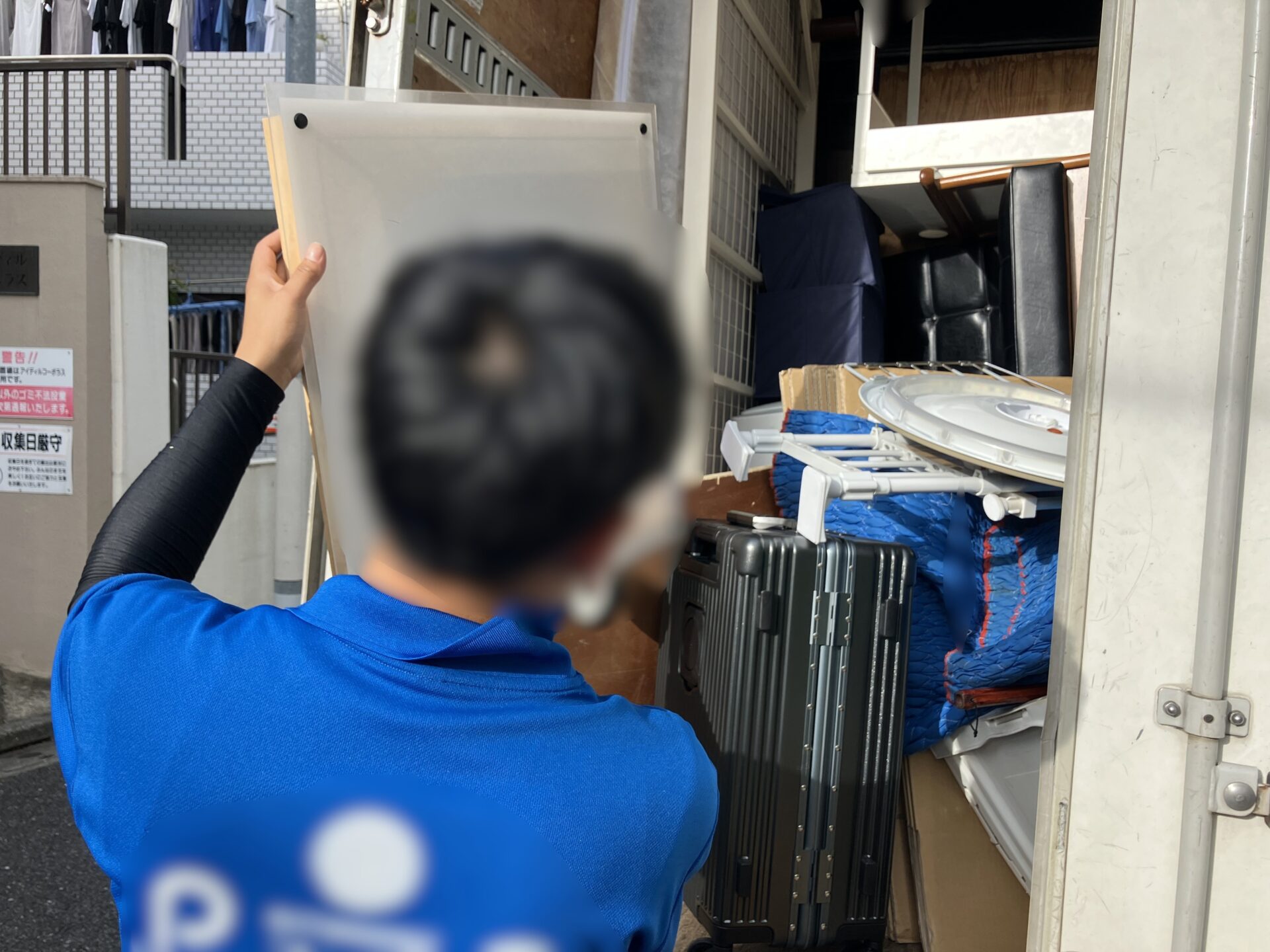 「マンションのお部屋から額縁をお引き取りしました」作業写真