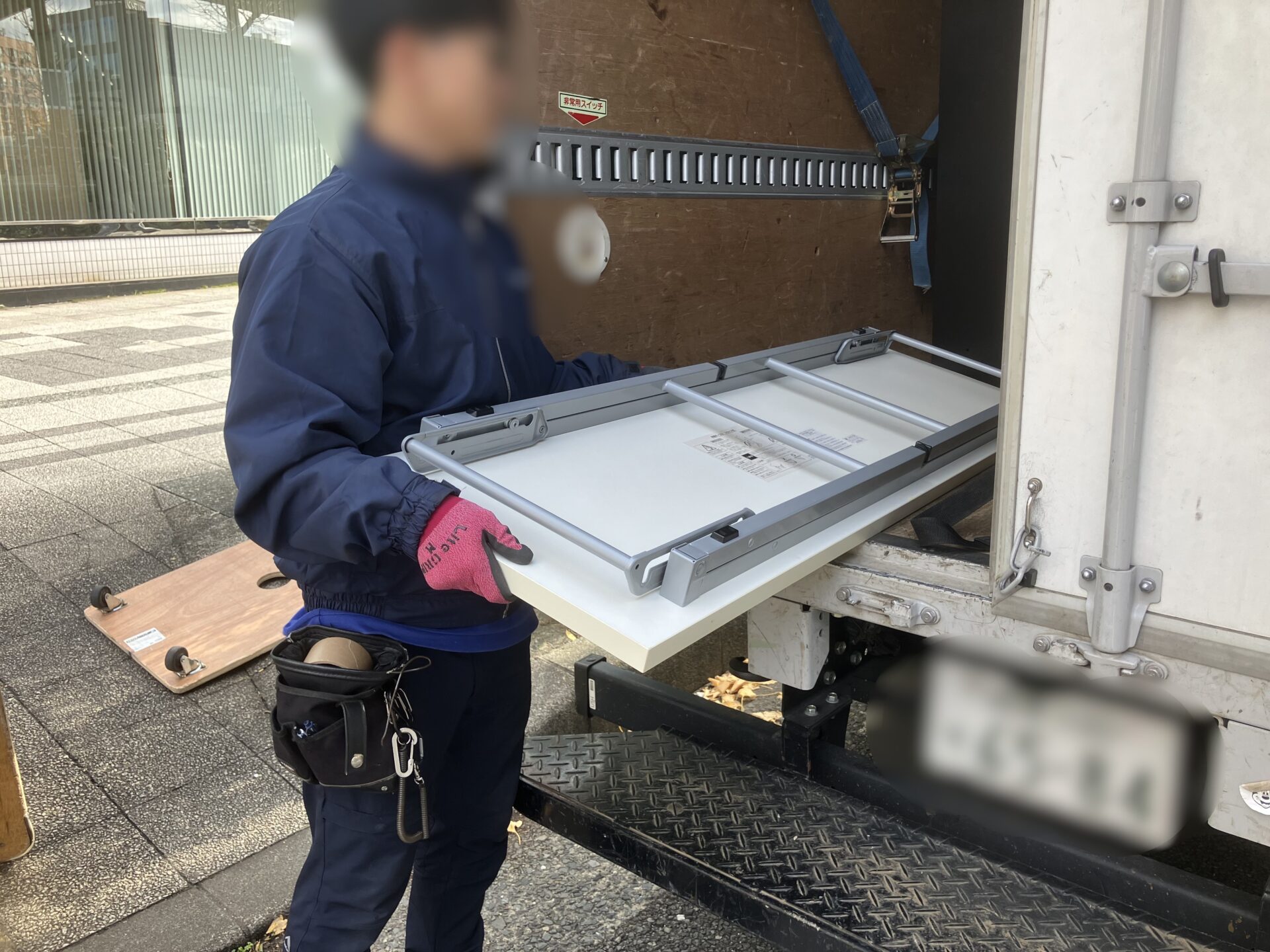 「1Kのマンションのお部屋から姿見を回収しました」作業写真