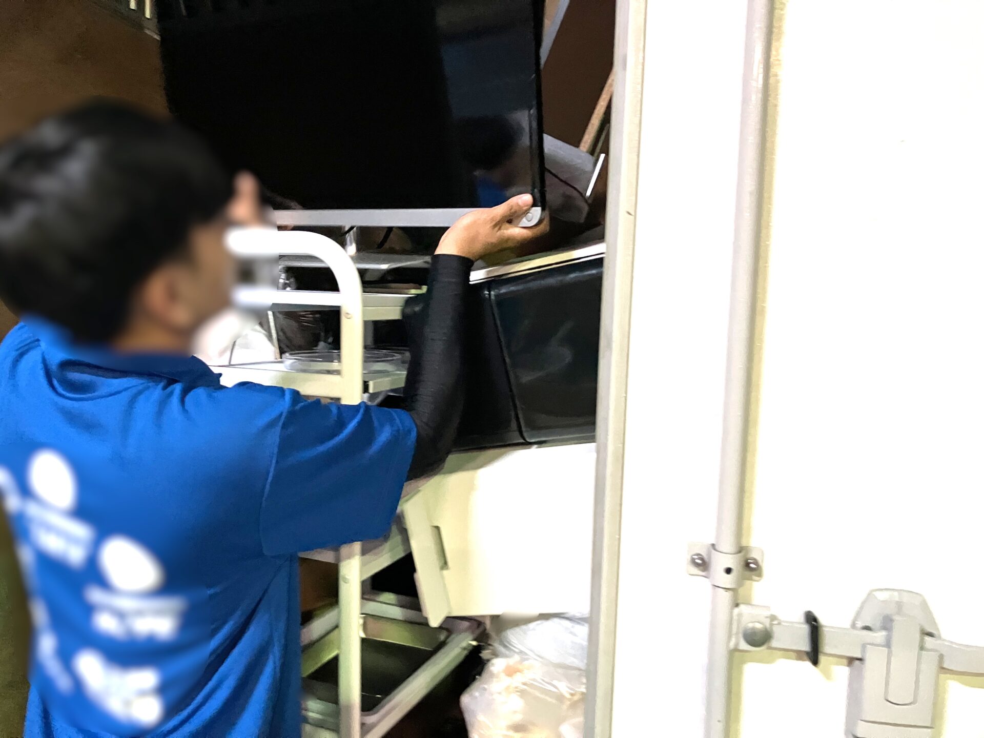 「1Kのマンションのお部屋からテレビを回収しました」作業写真